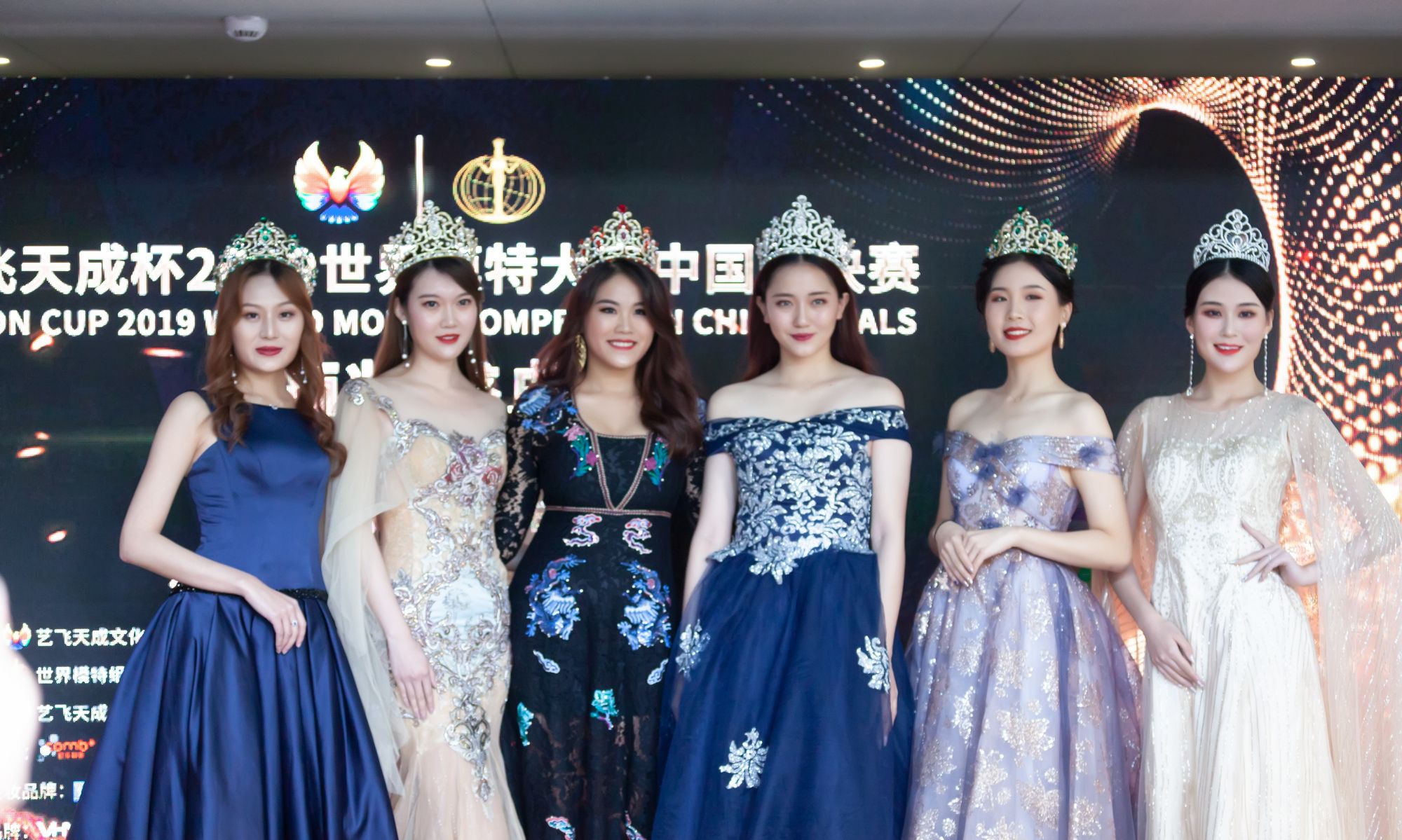 寒风中的比基尼大赛!艺飞天成杯模特大赛在北京超级蜂巢拉开帷幕