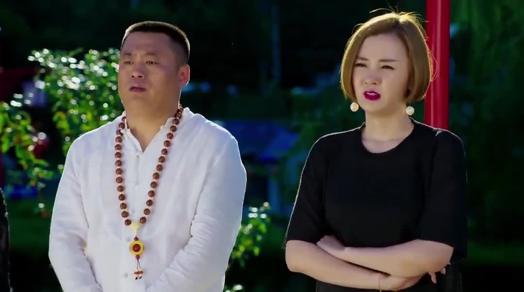 乡村爱情9清明上班期间心不在焉的原来是和女朋友吵架了