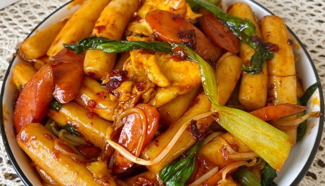 秒杀路边摊,老干妈炒年糕简单家常做法,美味软糯,好吃到上头!