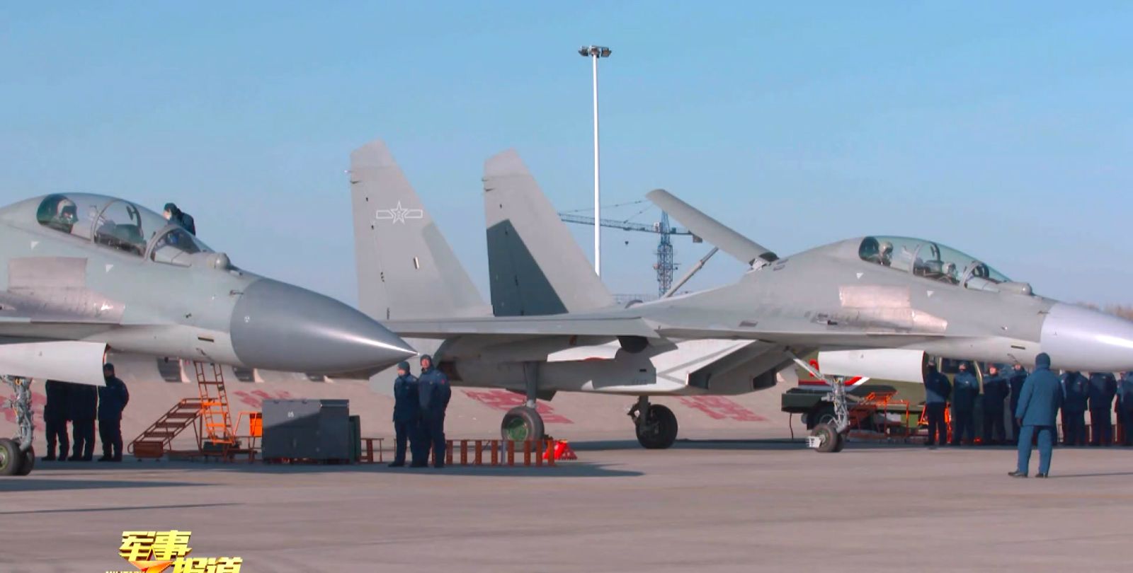歼16战机最新造型亮相,灰身白头低可视度涂装,网友:太酷了__财经头条