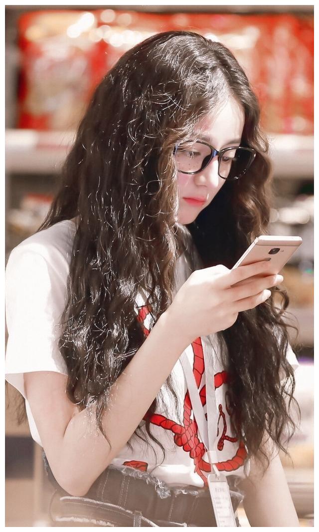 《漂亮的李慧珍》热巴造型盘点,当年凭该剧获双奖项,实至名归吗