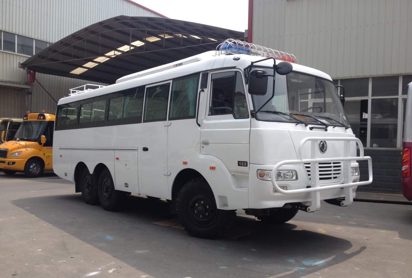 东风六驱越野客车图片_高清图集_新浪网