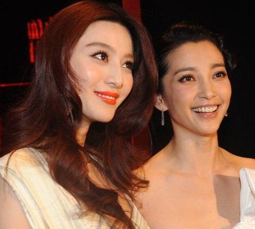 在没有美颜滤镜的年代,成龙与"双冰"聚会照|成龙|范冰冰|李冰冰_新浪