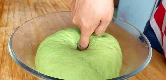 孩子想吃奶黄包,洪洋用最简单的方法,做出升级版的奶黄包,真香休闲区蓝鸢梦想 - Www.slyday.coM 孩子想吃奶黄包,洪洋用最简单的方法,做出升级版的奶黄包,真香休闲区蓝鸢梦想 - Www.slyday.coM