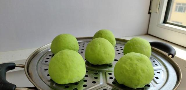 孩子想吃奶黄包,洪洋用最简单的方法,做出升级版的奶黄包,真香休闲区蓝鸢梦想 - Www.slyday.coM 孩子想吃奶黄包,洪洋用最简单的方法,做出升级版的奶黄包,真香休闲区蓝鸢梦想 - Www.slyday.coM