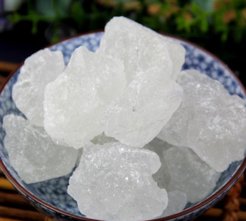 买冰糖时,白色的好还是黄色的好?内行人说出实情,下次别买错了