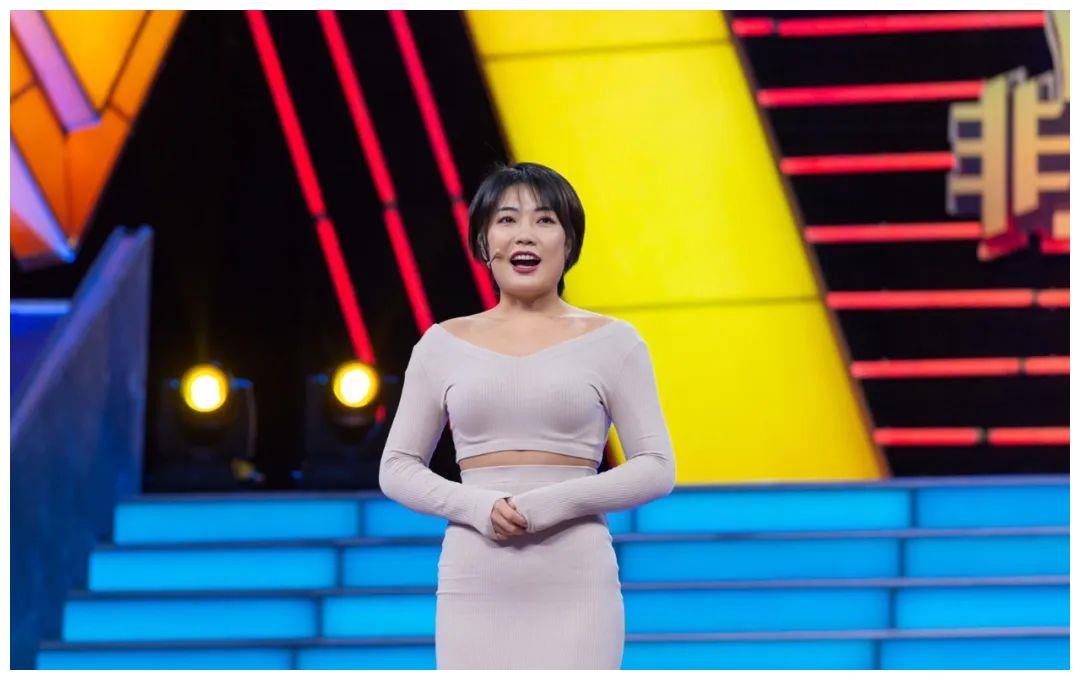 《非你莫属 》绝美身材有颜有实力,这样的女孩才叫真的逆袭!