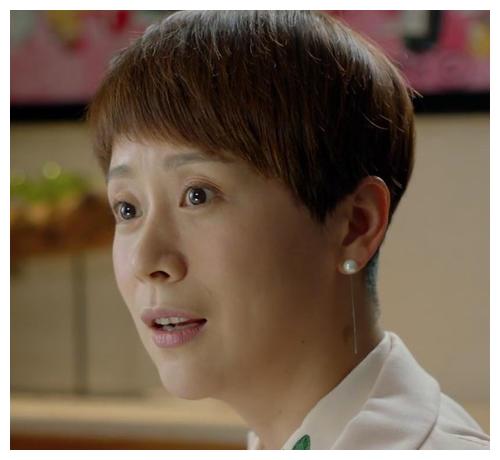 首先是大家都比较熟悉的海清,我们在很多电视剧中都看到他和黄磊老师