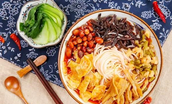 第一次吃螺蛳粉,是什么感受?臭脚丫都不算啥,女朋友说是在煮屎休闲区蓝鸢梦想 - Www.slyday.coM 第一次吃螺蛳粉,是什么感受?臭脚丫都不算啥,女朋友说是在煮屎休闲区蓝鸢梦想 - Www.slyday.coM