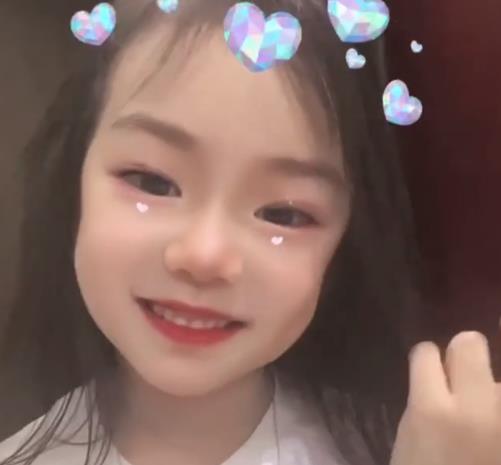 戚薇为6岁女儿庆生lucky刚出镜3秒国民岳母啊