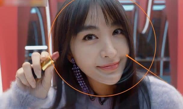 李菲儿离开八级美颜,脸部僵硬不自然,还有杨颖同款"饺子"下巴