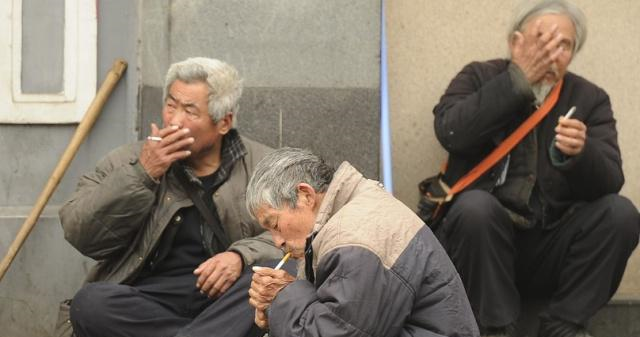 全球最爱吸烟国家：全国52.5%的人吸烟，每年花几千亿美元进口__财经头条