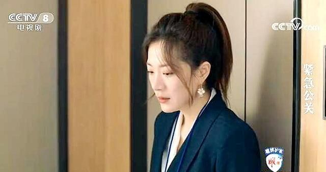 公关之钱蕾干净清爽白领范十足走得不带一片云彩让人敬佩