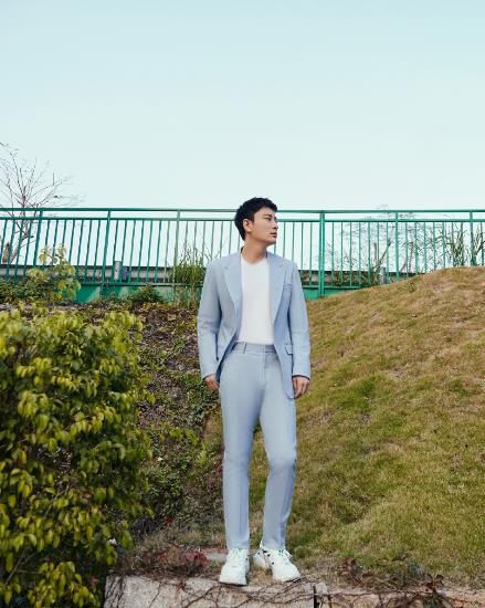 贾乃亮换新发型像整容长得越来越嘻哈风和从前判若两人