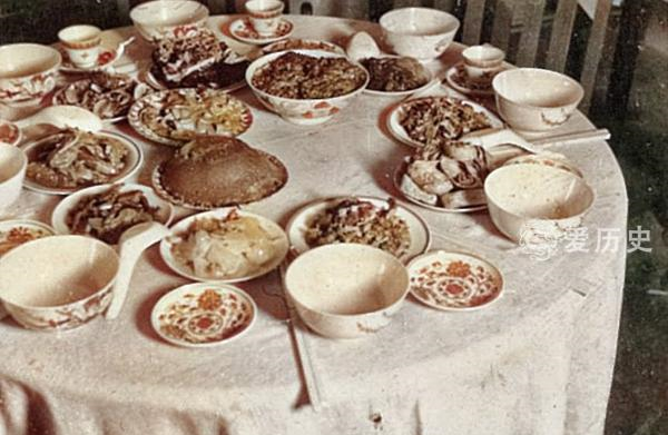 八十年前老北京的除夕老照片 任何时候年夜饭都是