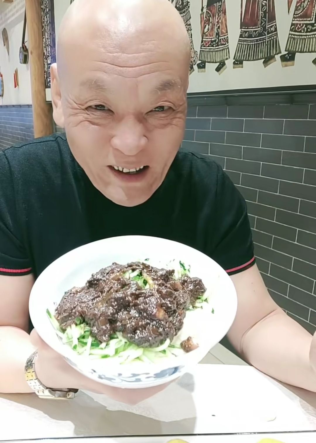 快手上坐拥百万粉丝的老北京杨道,看看他常吃的经典老北京美食