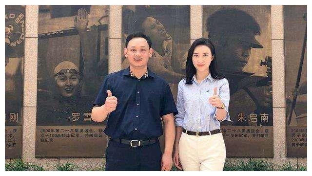 世界冠军占旭刚45岁,为举重界传奇,娶美女空姐,今任大学校长
