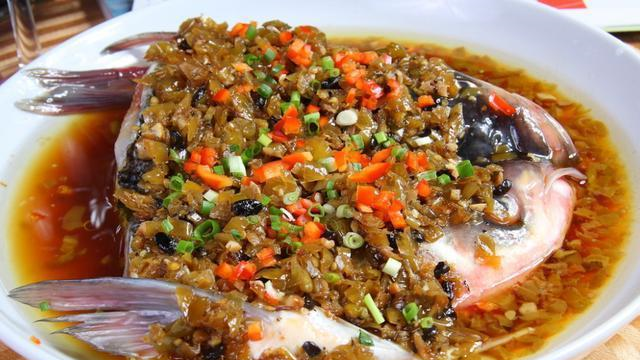 饭店的酱椒鱼头为啥那么好吃大厨说主要就是熬制这种酱料