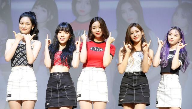 busters齐穿牛仔短裙秀美腿 腰身纤细令人羡慕