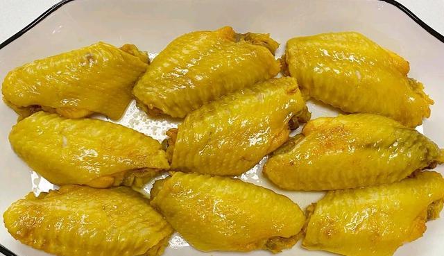 色泽风味诱人的盐焗鸡翅