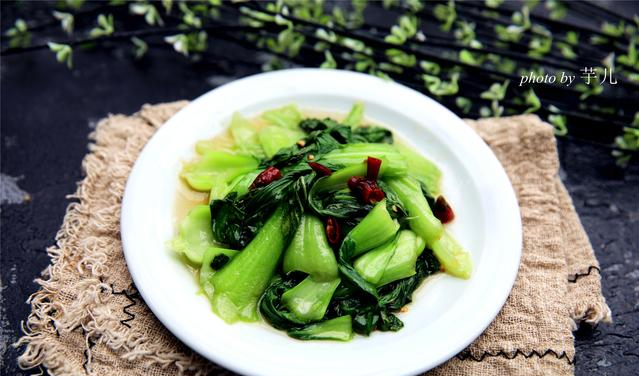 瓢儿白,是一种白菜的种类,属于小白菜的一种,飘儿白也被称为"维他命"