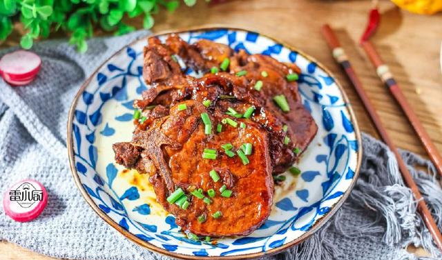 所以小厨今天给大家带来的大排做法,不油炸更健康