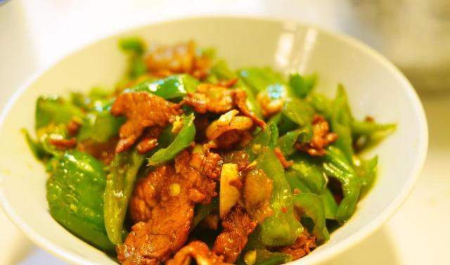 做辣椒炒肉时,什么时候放盐最好?别弄错了,弄错了又柴还不入味休闲区蓝鸢梦想 - Www.slyday.coM 做辣椒炒肉时,什么时候放盐最好?别弄错了,弄错了又柴还不入味休闲区蓝鸢梦想 - Www.slyday.coM