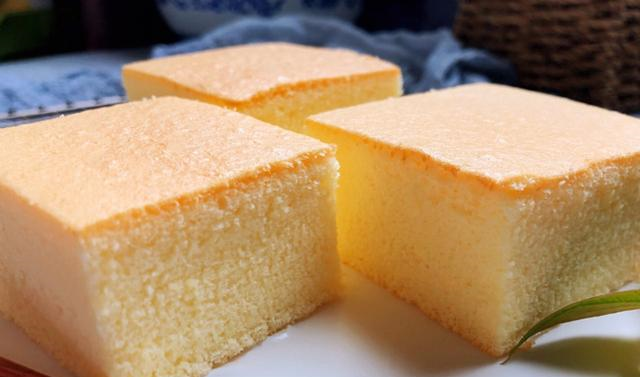 10个鸡蛋1碗面粉教你做古早蛋糕香甜松软入口即化好吃