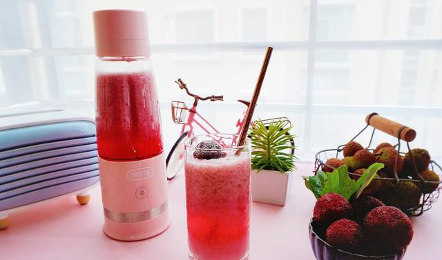 杨梅和荔枝我这样做,酸甜可口,比最近火爆的网红杨荔汤还要好喝休闲区蓝鸢梦想 - Www.slyday.coM 杨梅和荔枝我这样做,酸甜可口,比最近火爆的网红杨荔汤还要好喝休闲区蓝鸢梦想 - Www.slyday.coM