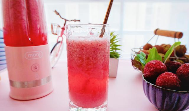 杨梅和荔枝我这样做,酸甜可口,比最近火爆的网红杨荔汤还要好喝休闲区蓝鸢梦想 - Www.slyday.coM 杨梅和荔枝我这样做,酸甜可口,比最近火爆的网红杨荔汤还要好喝休闲区蓝鸢梦想 - Www.slyday.coM