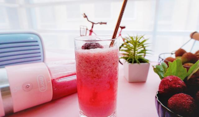 杨梅和荔枝我这样做,酸甜可口,比最近火爆的网红杨荔汤还要好喝休闲区蓝鸢梦想 - Www.slyday.coM 杨梅和荔枝我这样做,酸甜可口,比最近火爆的网红杨荔汤还要好喝休闲区蓝鸢梦想 - Www.slyday.coM