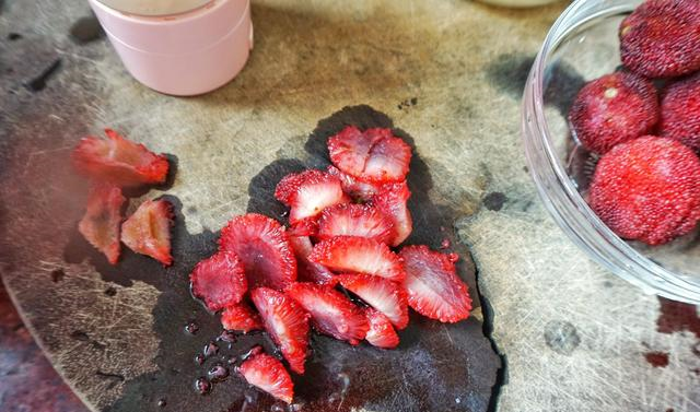 杨梅和荔枝我这样做,酸甜可口,比最近火爆的网红杨荔汤还要好喝休闲区蓝鸢梦想 - Www.slyday.coM 杨梅和荔枝我这样做,酸甜可口,比最近火爆的网红杨荔汤还要好喝休闲区蓝鸢梦想 - Www.slyday.coM