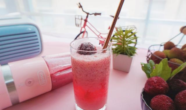 杨梅和荔枝我这样做,酸甜可口,比最近火爆的网红杨荔汤还要好喝休闲区蓝鸢梦想 - Www.slyday.coM 杨梅和荔枝我这样做,酸甜可口,比最近火爆的网红杨荔汤还要好喝休闲区蓝鸢梦想 - Www.slyday.coM