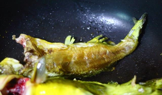 三条嘎鱼花35元做道汤汁奶白肉质鲜美的汤连喝2碗都不嫌多