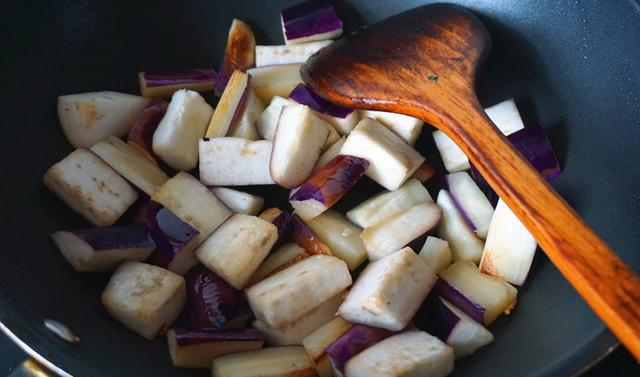 茄子这样炒，鲜香美味，连<a href=