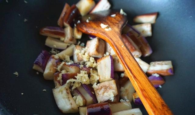 茄子这样炒，鲜香美味，连<a href=