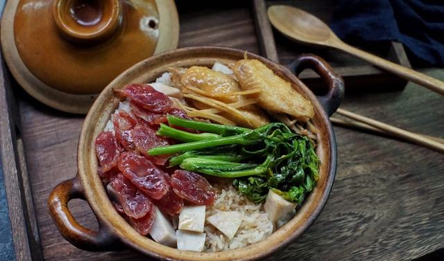 腊味鸡翅煲仔饭做法大揭秘,学会再也不用去外面吃,香得要刮锅底