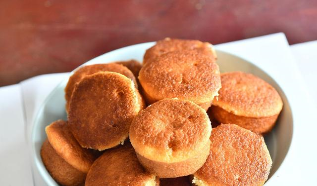 传统老式鸡蛋糕有面粉就能做无水无油又脆又香吃不够