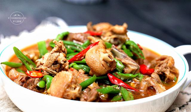 青椒烧鸡最好吃的做法,香辣开胃,下饭又下酒,一锅米饭不够吃|青椒