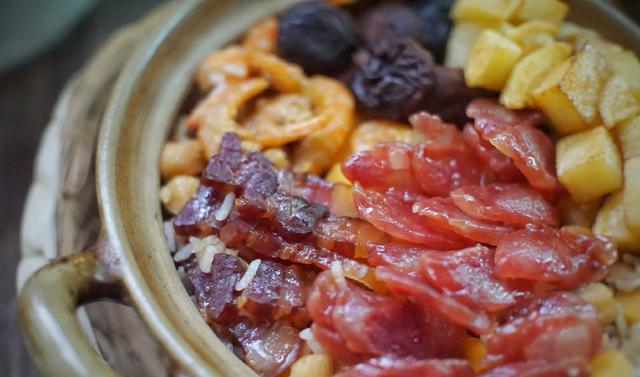 家里有干货腊味的统统翻出来，把它们做成煲仔饭，香得让人吃上瘾休闲区蓝鸢梦想 - Www.slyday.coM