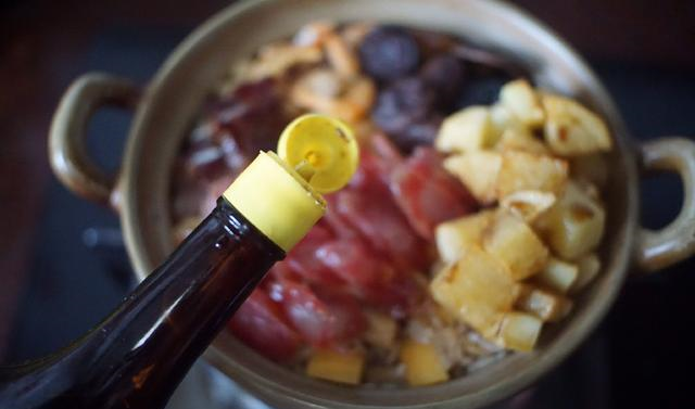 家里有干货腊味的统统翻出来，把它们做成煲仔饭，香得让人吃上瘾休闲区蓝鸢梦想 - Www.slyday.coM