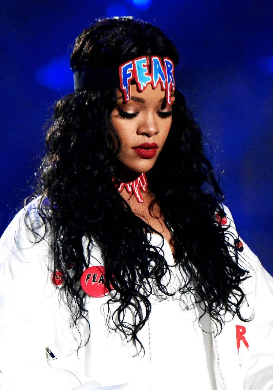 高清晰歌手蕾哈娜（Rihanna）壁纸下载