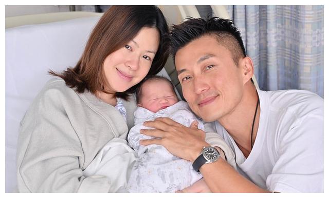 44岁tvb演员陈山聪得子晒老婆儿子照片浪子回头终获幸福