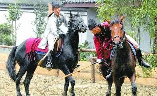 唐朝的一场马球赛中,1个选手坠马摔死,引来7万多士兵给他报仇