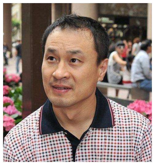 《乡村爱情》王老七晒近况,私下娶小12岁娇妻,双胞胎儿子罕露面