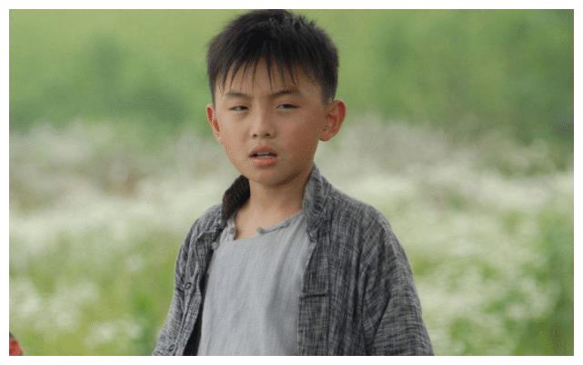 他和易烊千玺搭戏都带不动他,如今却帅到认不出|郑伟|易烊千玺|搭戏
