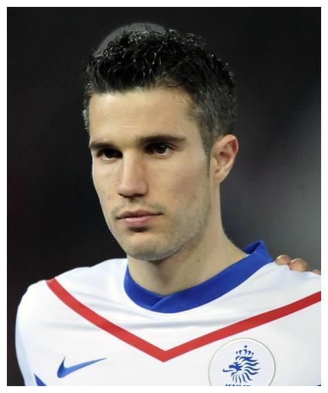 幼年叛逆的范佩西,之后成长为球场上的大将军