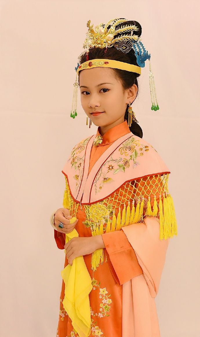 美女小戏骨郭飞歌饰演王熙凤,看看她的扮相,很美