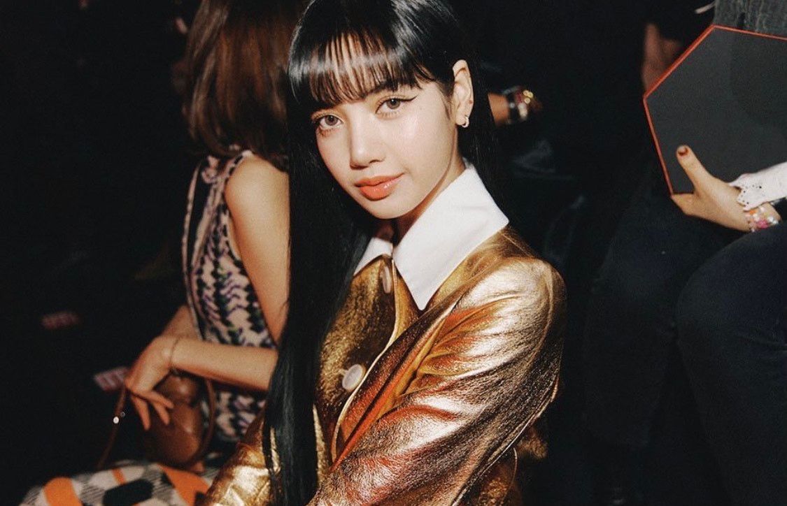 lisa的身材比例太优越了,她不仅腰细还拥有筷子腿,太令人心动