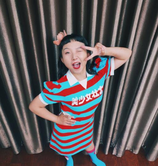 谁说微胖女生不能穿吊带辣目洋子碎花带吊裙复古又显瘦